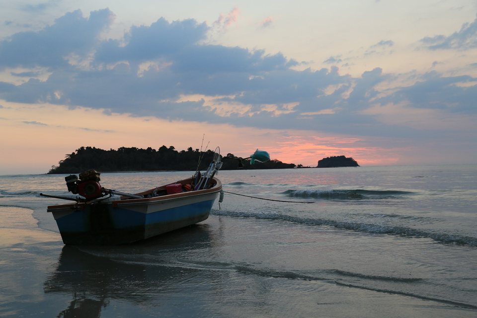 Fischerboot im Abendlicht